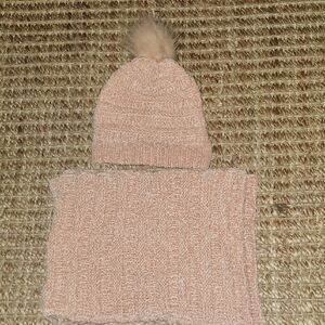 Chic Knit Beanie and Scarf Set in Soft Pink